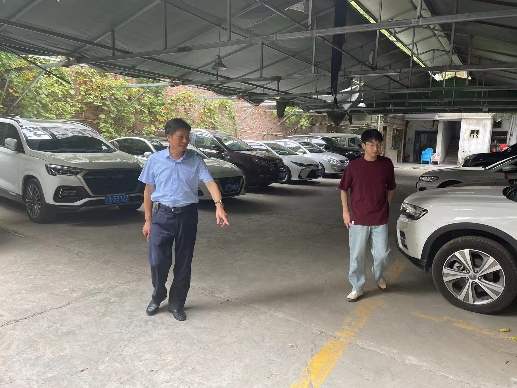 集團黨委書記、董事長許大政深入 “包?！鄙鐓^(qū)開展創(chuàng)文督導工作